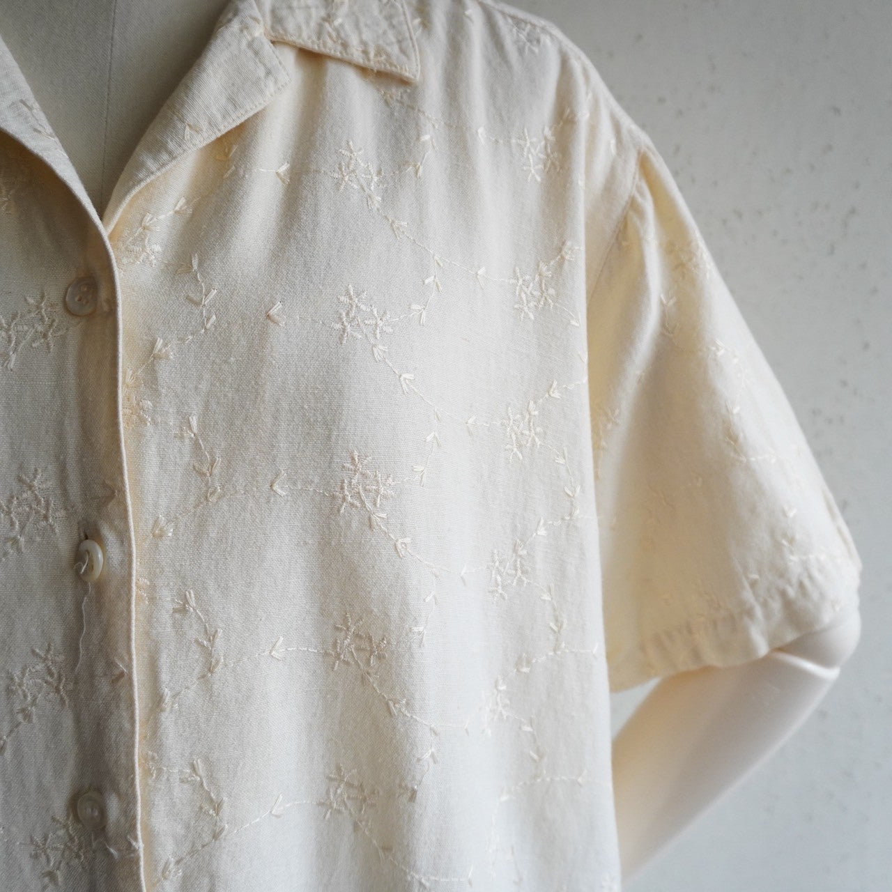 90s Embroidery Shirt