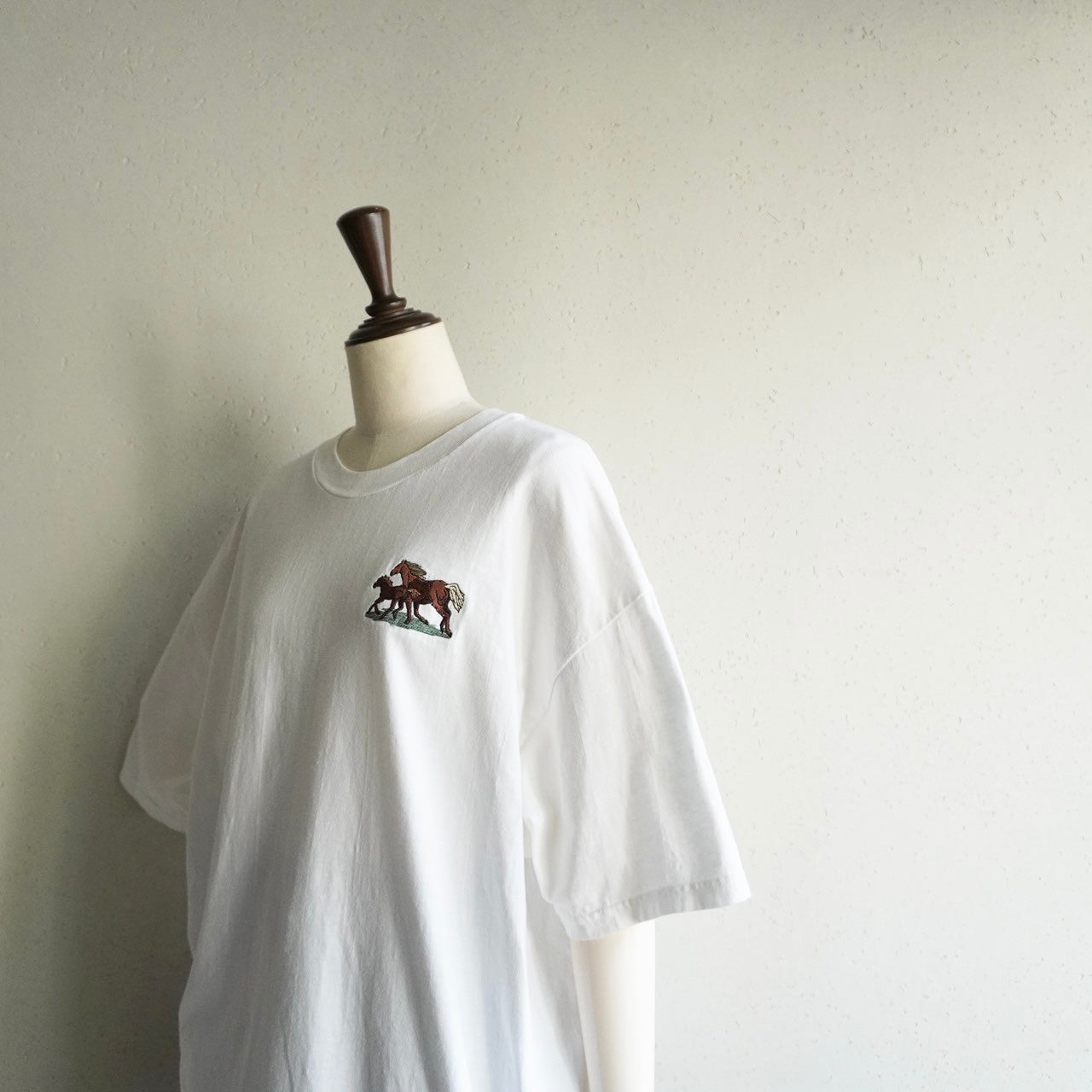 90s Embroidery T-shirt