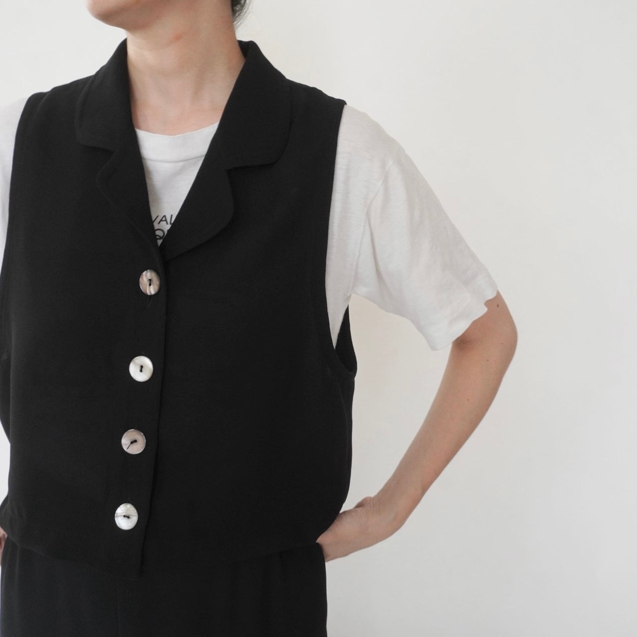 90s Black Sleeveless Shirt