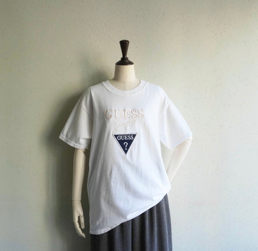 90s "GUESS" Embroidery T-shirt Made in USA