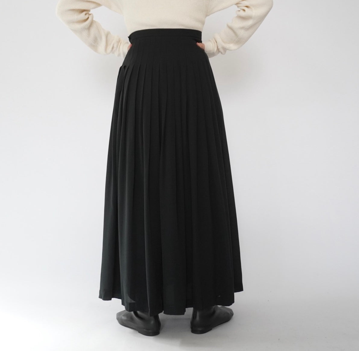 90s "Saks Fifth Avenue" Silk Pleats Skirt