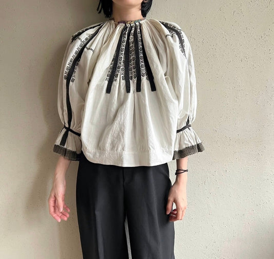30,40s  Romanian Embroidery Blouse